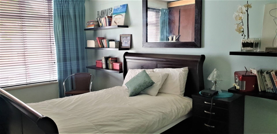 2 Bedroom Property for Sale in Green Point Western Cape